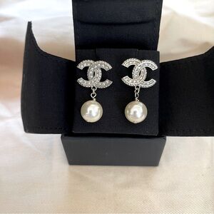 Chanel - CC earrings.